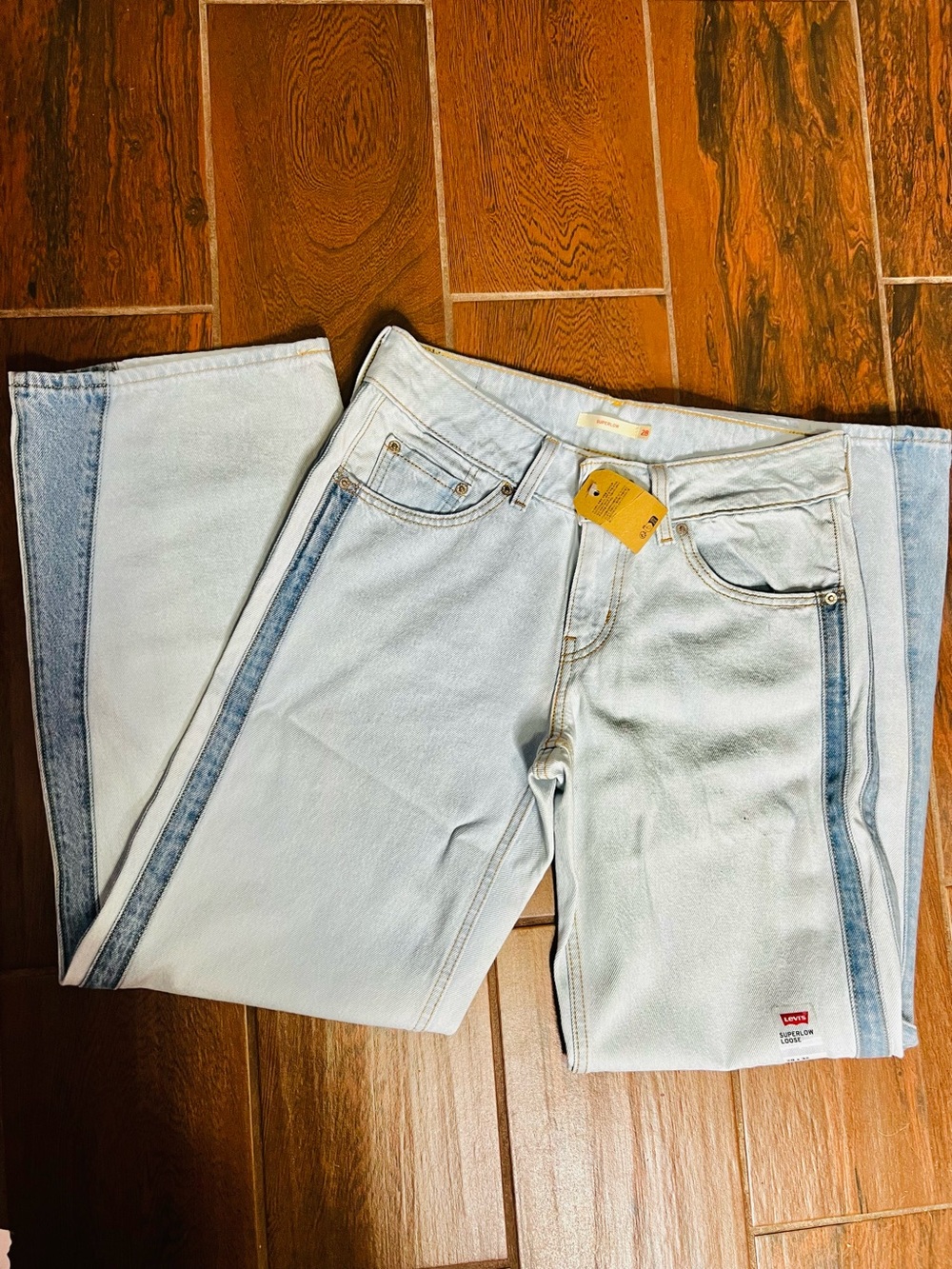 Levi’s Light Wash Denim Jeans Super Low Two Toned Wide Leg High Rise Size 28